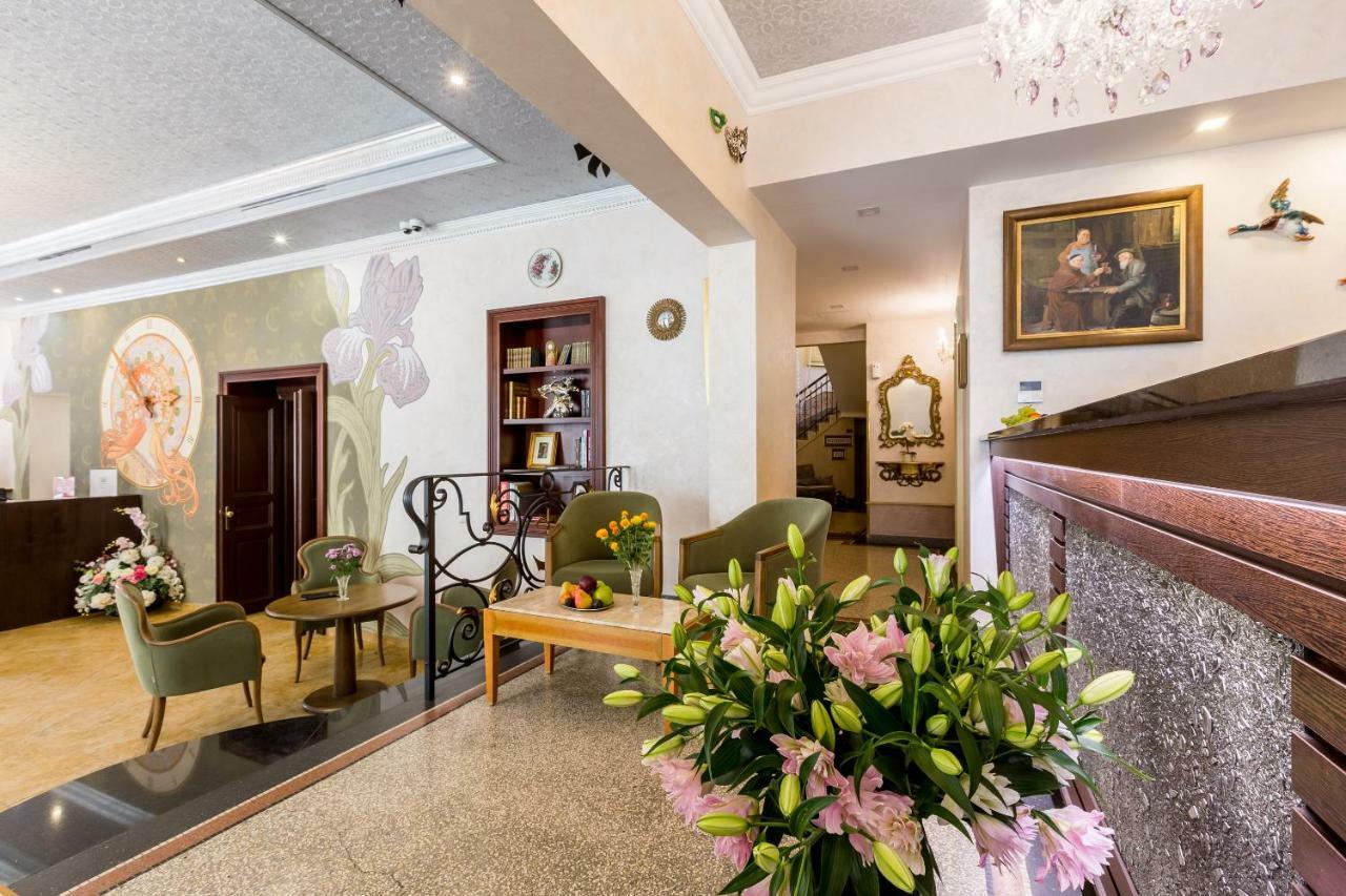 Отель Caruso Old Town 4*