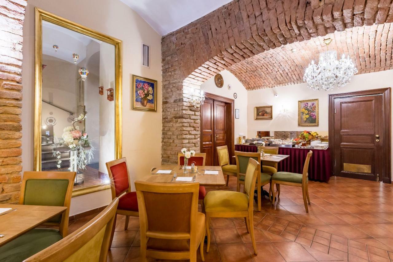 Отель Caruso Old Town